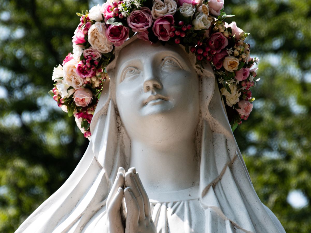 5 Fun Ways to Celebrate Mary During the Month of May