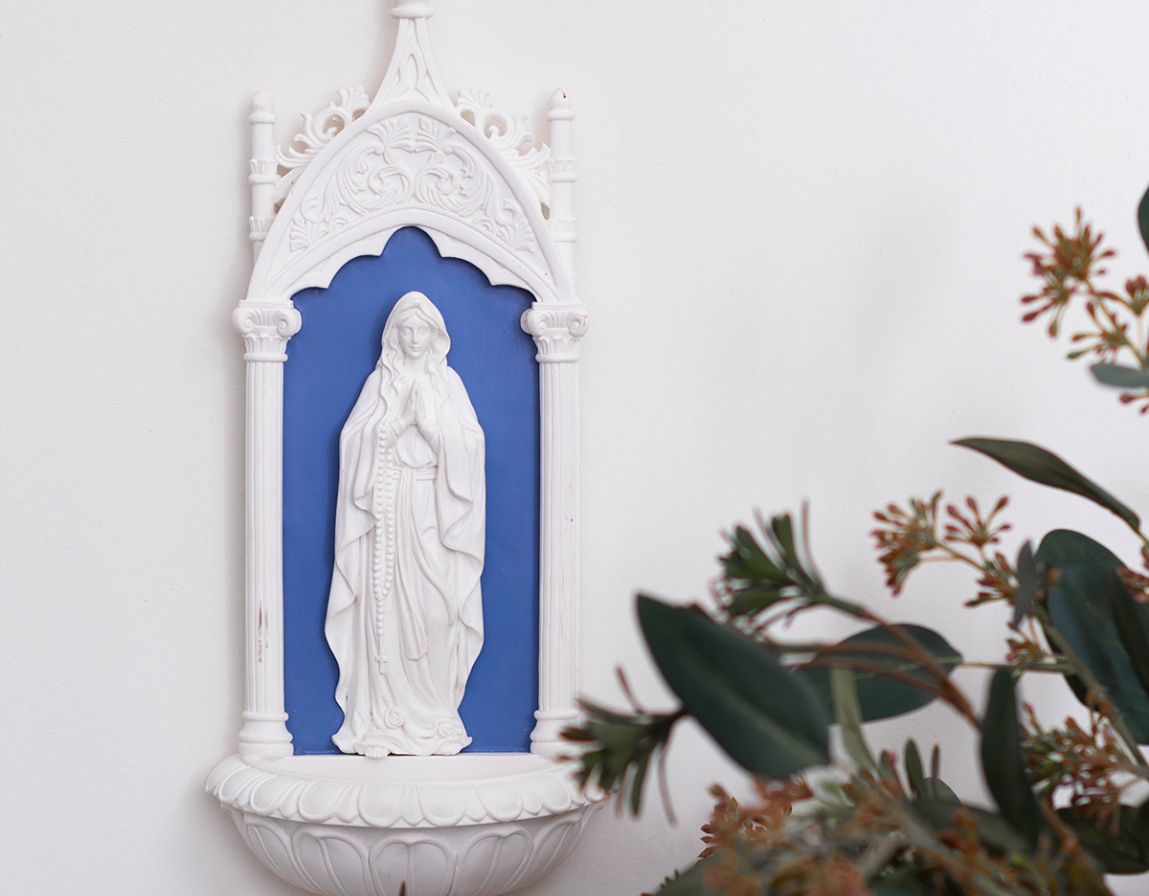 5 Ways to Deepen Your Devotion to Mary